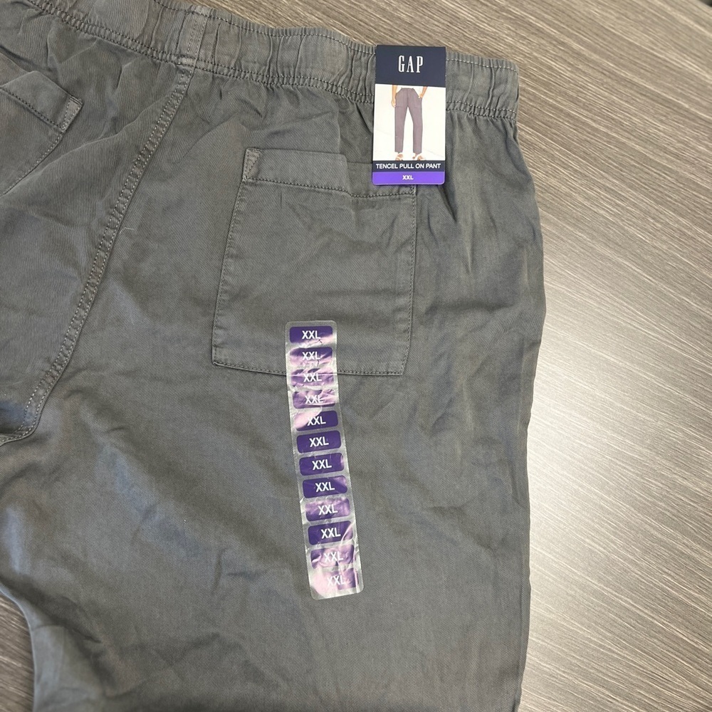GAP NWT Size XXL Pants. Khaki. Elastic Waistband. Straight Leg. Closet Basic.
